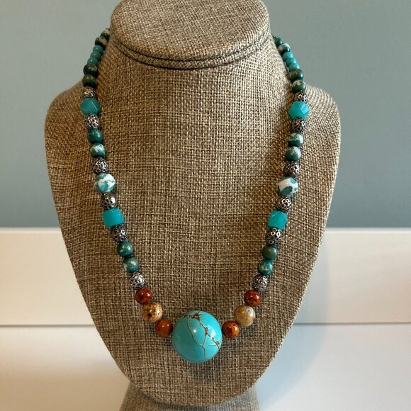 Set of 7 assorted costume jewelry colorful necklaces - Picture 7 of 8